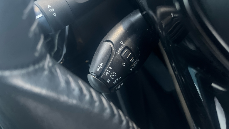 Peugeot 208 1.2 PureTech 100 Allure Premium 5dr Petrol Hatchback